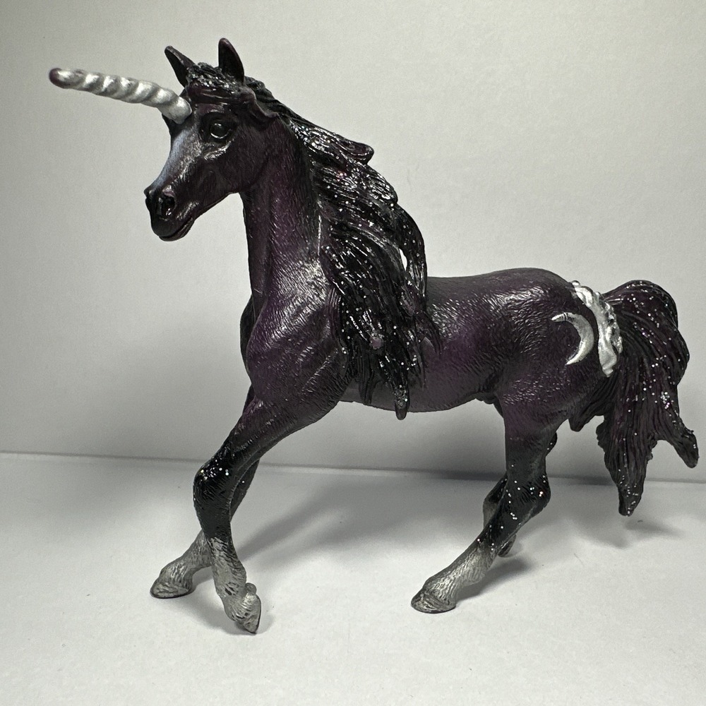Schleich Bayala Moon Unicorn Horse Stallion Purple D-73527‎